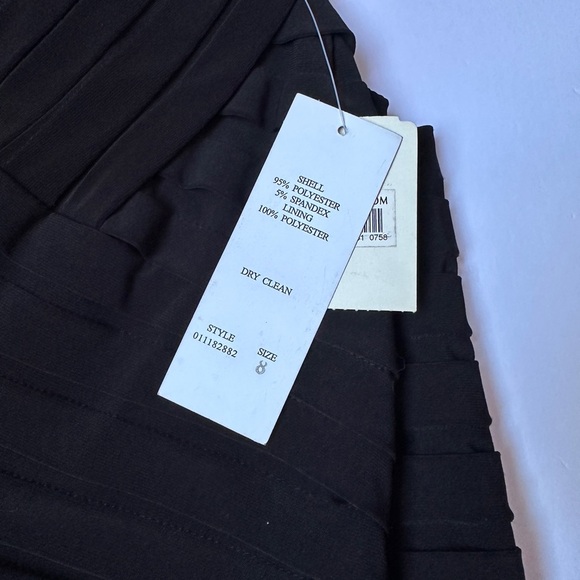 Adrianna Papell Cocktail Formal Women's Dress Black Sz 8P with Pleats V-Neck - Picture 4 of 11